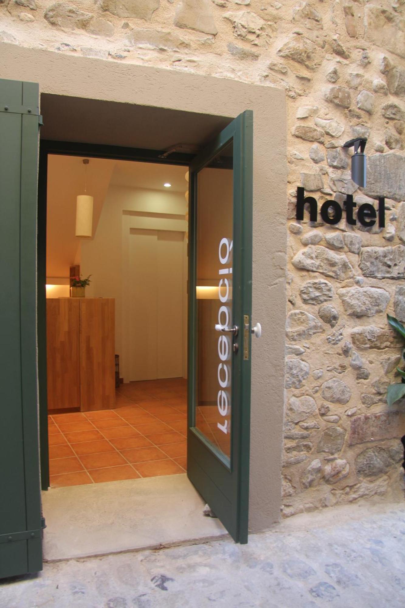 Hotel 3 Arcs Besalú Екстериор снимка