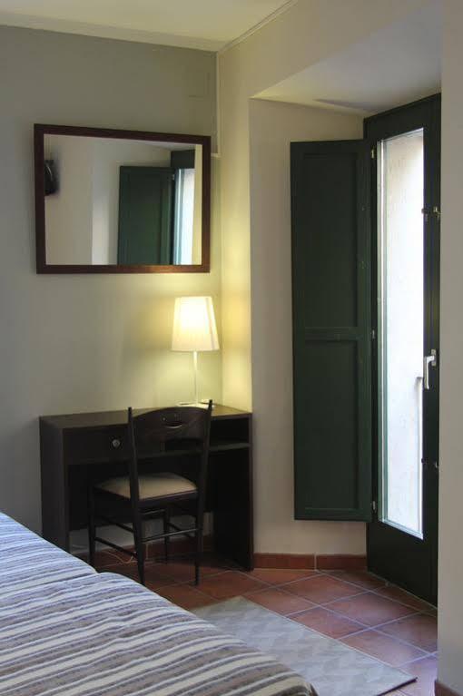 Hotel 3 Arcs Besalú Екстериор снимка