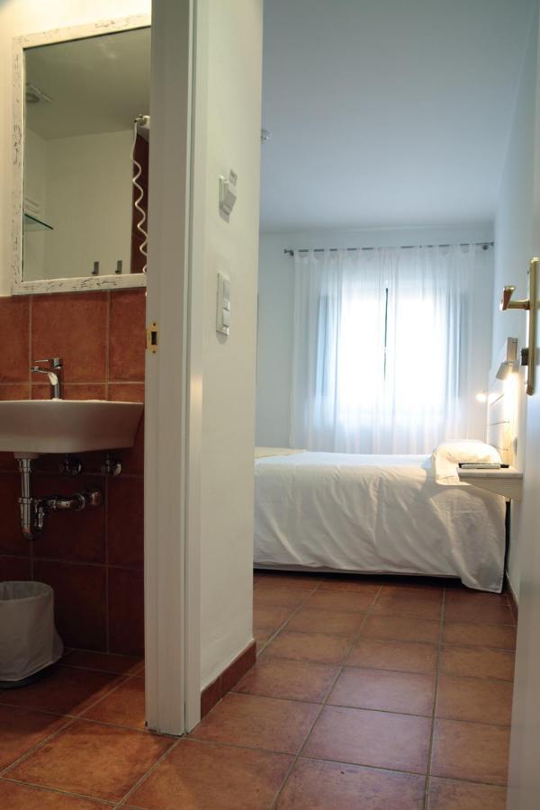 Hotel 3 Arcs Besalú Екстериор снимка