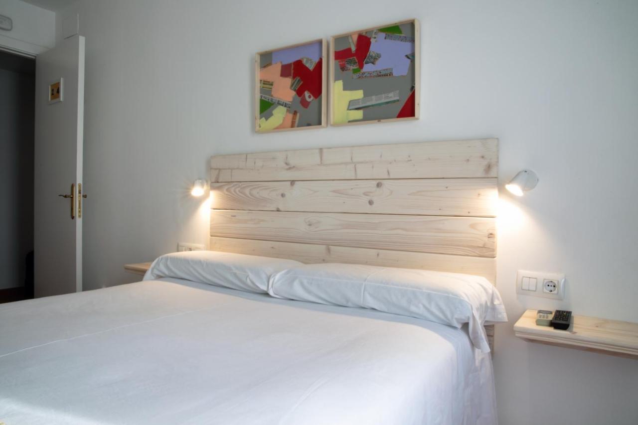Hotel 3 Arcs Besalú Екстериор снимка