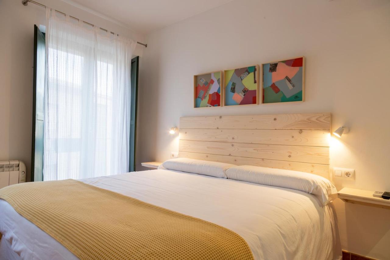 Hotel 3 Arcs Besalú Екстериор снимка