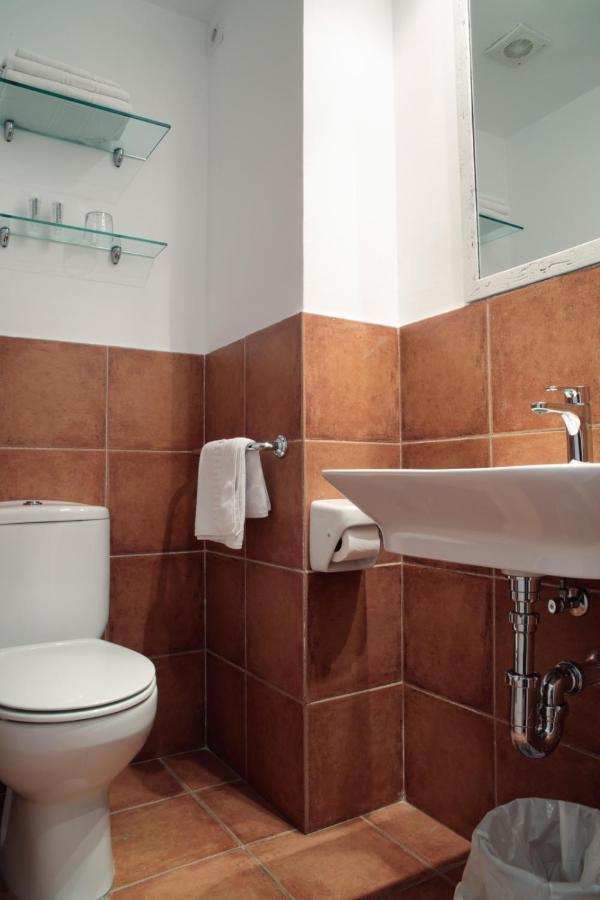 Hotel 3 Arcs Besalú Екстериор снимка